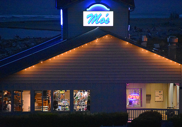 Mo's Restaurant Lincoln City. OR 44*92'N 124*02'W
